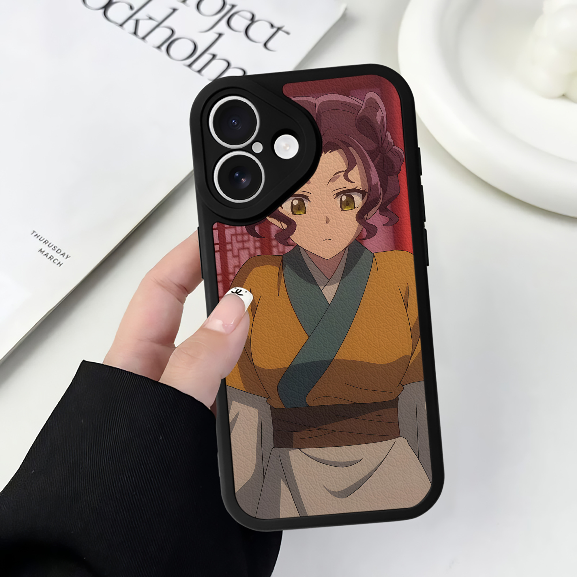 （画像用） 薬屋のひとりごと The Apothecary Diaries 【iPhone 16シリーズ対応】シリコンスマホケース（レザー調） 材質：シリコン